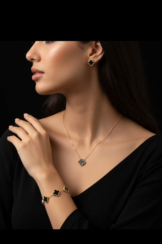 Collier, bracelet et boucles trèfle noir